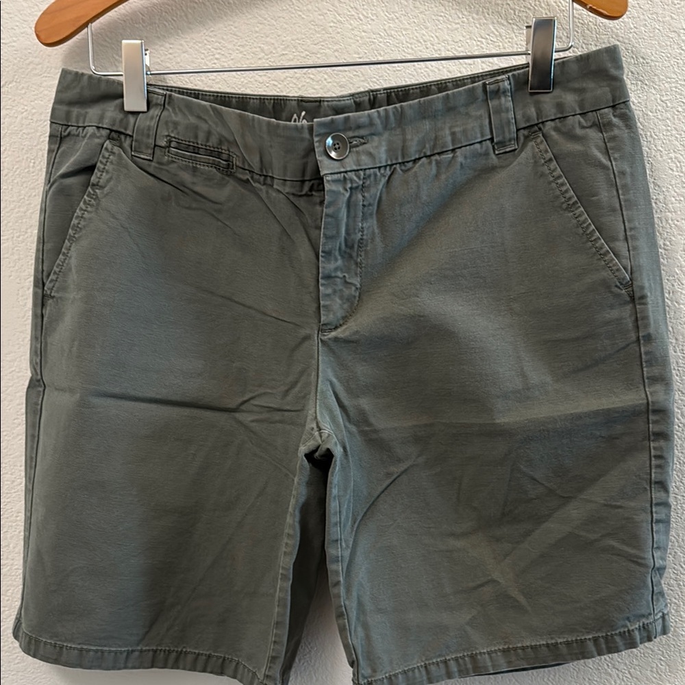 GAP Green Bermuda Shorts Comfortable Casual Wear